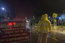 Đèo Gia Bắc lại sạt lở, QL28 bị chia cắt do mưa lớn