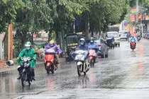 Mưa lớn kéo dài các tỉnh miền Trung 