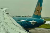 Đình chỉ 4 phi công trong vụ 2 máy bay va chạm tại sân bay