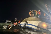 Lật tàu Vịnh Xanh 58 trên Vịnh Hạ Long, tìm thấy 46 nạn nhân