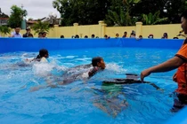 Qũy phát triển tài năng Việt trao tặng hồ dạy bơi miễn phí