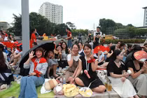 Người dân đổ về Quảng trường Ba Đình chờ xem tổng duyệt kỷ niệm 80 năm Quốc khánh