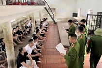 Lá phiếu sau song sắt... quyền bầu cử đặc biệt 