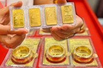 Mua vàng trên 20 triệu đồng sắp bắt buộc phải chuyển khoản