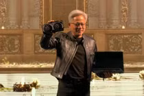 Khám phá bất ngờ chiếc laptop bí ẩn trên tay CEO Nvidia