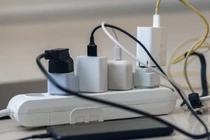 Quên rút phích cắm 14 thiết bị này khi đi du lịch coi chừng gặp họa 