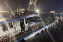 Tàu Vịnh Xanh 58 bị lật trên Vịnh Hạ Long xuất bến trước cảnh báo thời tiết