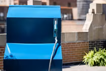 Độc đáo cỗ máy tạo ra xăng từ... không khí