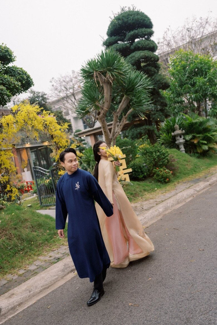 Qua một số hình ảnh chia sẻ trên trang cá nhân, có thể thấy cơ ngơi nhà chồng nàng hậu là một căn biệt thự nhà vườn rộng rãi. Ảnh: FBNV