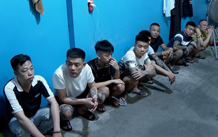 Đường dây ép các cô gái làm nhân viên tại quán Karaoke bị phá