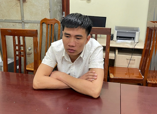 Bắt 2 chủ quán karaoke mua bán người dưới 16 tuổi 