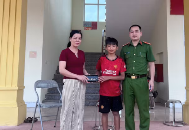 Nam sinh lớp 6 nhặt được của rơi trả người đánh mất