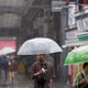 Giao thông tê liệt ở thủ đô Tokyo vì mưa lớn