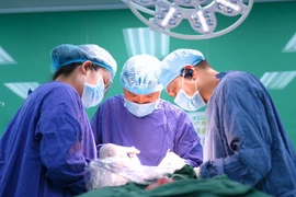 Sợ liệt mặt nhiều năm không dám mổ u tuyến nước bọt