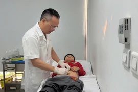 Nhiều phụ huynh hốt hoảng vì bộ phận sinh dục của bé 'biến mất'