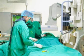 Uống rượu, người bệnh ung thư gan khối u 10cm vỡ, mất máu cấp