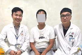 Đau dữ dội chân, người bệnh bị viêm cân mạc hoại tử biến chứng suy đa tạng