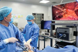 Đau quặn vì sỏi mật, cô gái 30 tuổi cắt túi mật, vừa tán sỏi laser