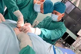 Cú sốc điện ngày 27/2, cứu bé 8 tuổi đột ngột ngừng tim, ngừng thở