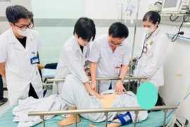 Tắc ruột non phát hiện bệnh di truyền hiếm gặp