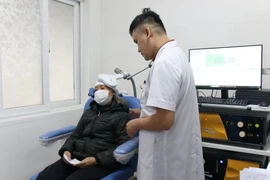 Kích thích từ trường xuyên sọ điều trị rối loạn tiền đình