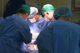 Đi lại bất cẩn, cụ bà 81 tuổi gãy liên mấu chuyển xương đùi nguy hiểm