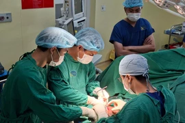 Vượt qua thử thách gây mê, cứu chàng shipper gãy nhiều xương sau cú ngã xe