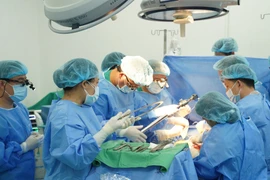 3 ngày làm việc liên tục, trắng đêm ghép tạng từ hai trường hợp hiến