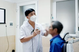 Hoãn cưới vì đang khỏe mạnh bất ngờ phát hiện ung thư vòm họng