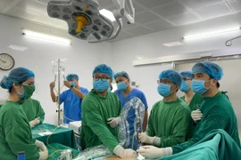 Đau bụng vùng thắt lưng không ngờ sỏi bám sonde JJ bỏ quên lâu ngày