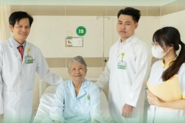 Té ngã nhiều lần, uống thuốc giảm đau không đỡ do xẹp đốt sống