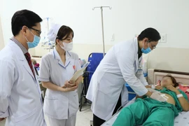 Ăn cháo cá, người phụ nữ bị xương đâm thủng ruột non, nhiễm trùng ổ bụng