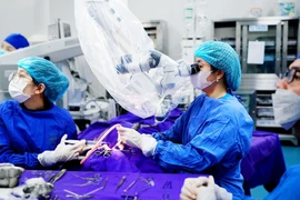 Phục hồi nụ cười sau 10 năm bấm huyệt, châm cứu chữa liệt mặt