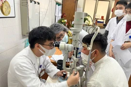 Xem pháo nổ, thanh niên 21 tuổi bỏng nặng, nguy cơ mù vĩnh viễn