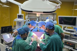 Thai phụ 28 tuần sốc mất máu, suy hô hấp, suy tuần hoàn do rau cài răng lược