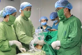 Dẫn lưu màng phổi buồng tử cung cứu thai 32 tuần nguy cơ suy tim, phù thai