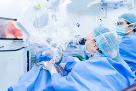 Viêm tai giữa ăn mòn xương, dây thần kinh khiến người phụ nữ điếc, liệt mặt