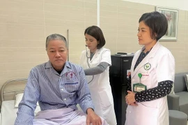 Tưởng thoái hóa cột sống gây đau lưng không ngờ bệnh máu ác tính