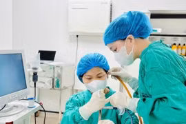 Thủng túi thừa đại tràng, cụ ông 80 tuổi đối mặt nguy cơ tử vong cao