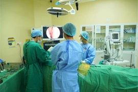 Liệt mặt 1 bên, cô gái 27 tuổi không ngờ đột quỵ tuyến yên