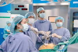 Cắt dạ dày hình ống chữa béo phì và hàng loạt bệnh cho cô gái 113 kg