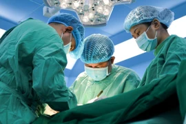 Lấy sỏi bàng quang khủng kích thước bằng quả trứng