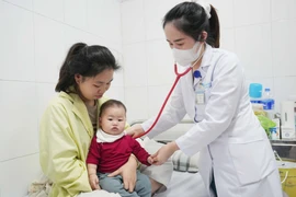 Trẻ dễ viêm phổi, suy hô hấp vì viêm phế quản cấp mùa đông