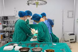 U nang buồng trứng không tái khám, cụ bà 60 tuổi mổ cấp cứu vì u khổng lồ