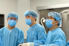 Chủ quan sưng vùng bìu không đau, nam nhân 33 tuổi mất tinh hoàn vì u ác tính