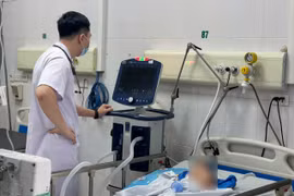 Từ vài nốt phỏng nước do thủy đậu, bé trai 6 tuổi nguy kịch
