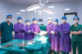 Không điều trị, người phụ nữ Campuchia để u xơ tử cung nặng 4 kg dính ruột