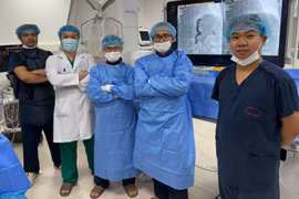 Lần đầu triển khai nút tắc tĩnh mạch, cứu ca xuất huyết dạ dày nguy kịch