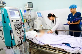 Sốt cao, đau hông lưng người phụ nữ ngừng tim do sốc nhiễm trùng nặng