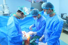 Bệnh nhân người Mỹ tìm đến Việt Nam để phẫu thuật thay khớp gối